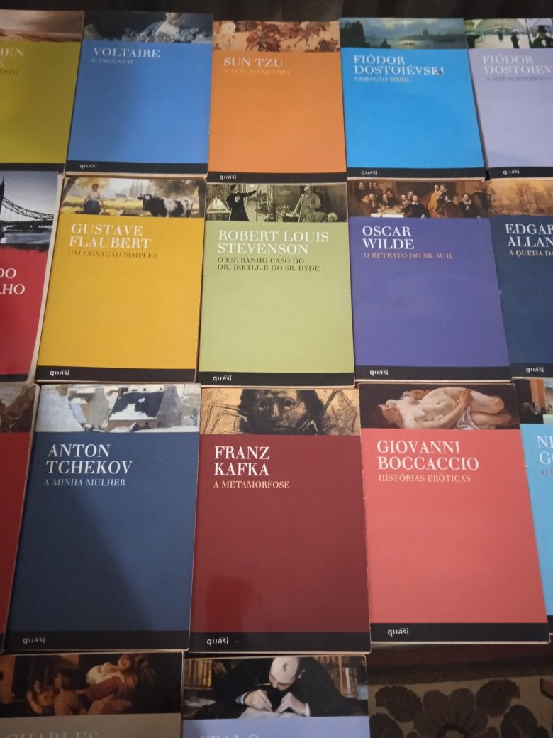 Coleção de 24 livros das "Edições Quasi"