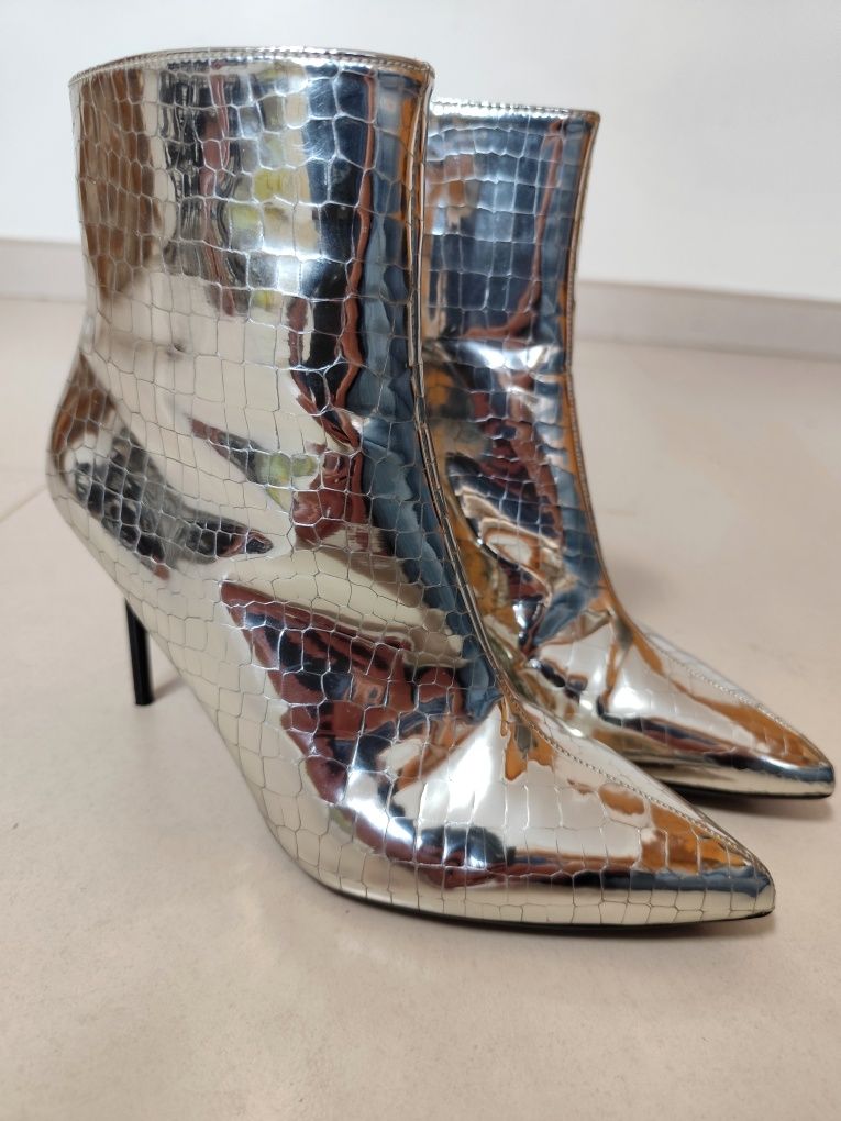 Botins Prateados de Salto Alto - Bershka (Tam. 37)