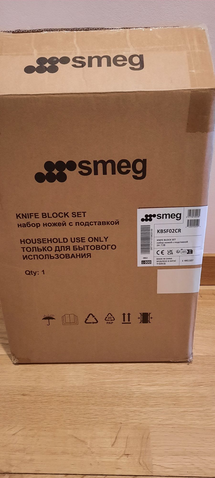 Bloco de Facas Smeg Beje