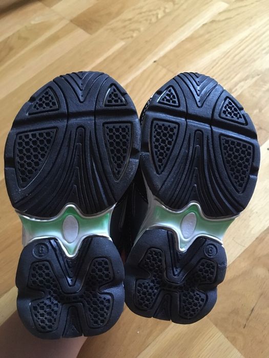 Нові дитячі кросівки