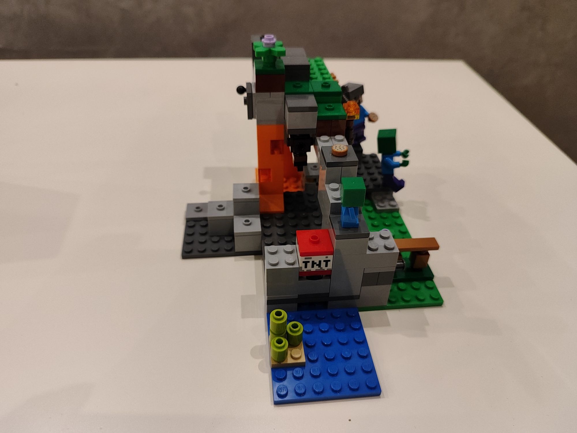 LEGO Minecraft 21141 klocki, Jaskinia zombie