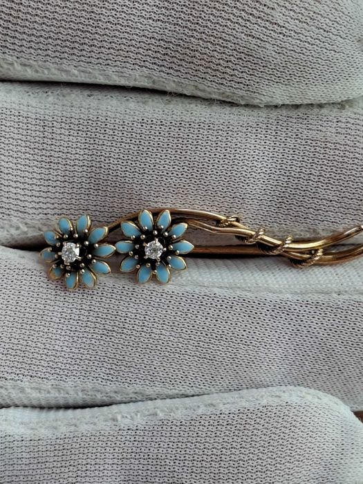 Broszka antyczna diamenty emalia w złocie