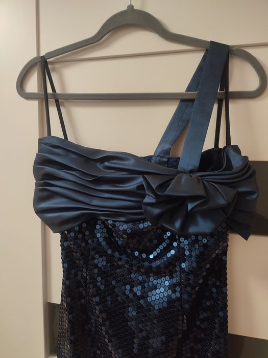 Sukienka z cekinami na wesele imprezę