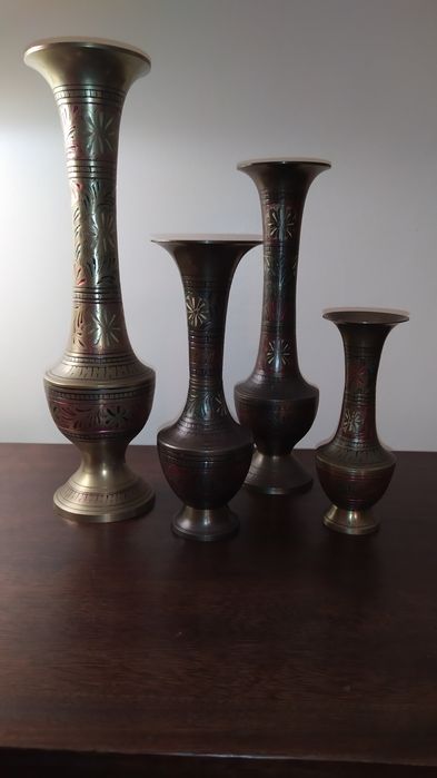 Conjunto de Jarras em bronze