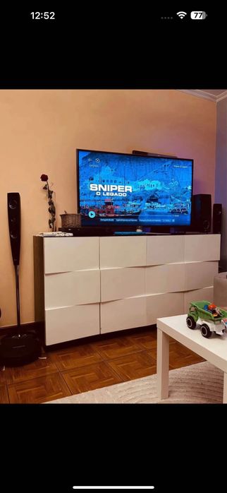 Mesa cadeiras e móvel