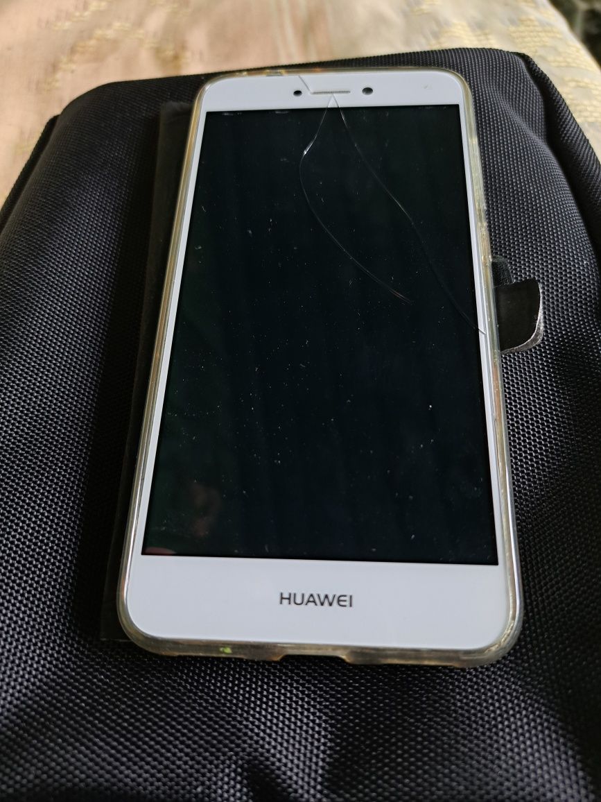 Huawei p8 lite  3/16 andrоid 8.0 (тріщина на екрані, повністю робочий)