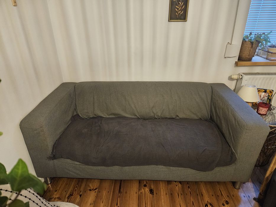 Kanapa z podnóżkiem