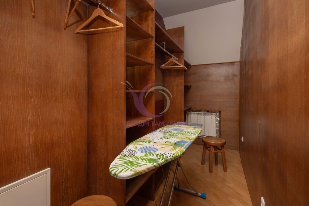 Здається в оренду будинок на 3 поверхи по вул. Достоєвського