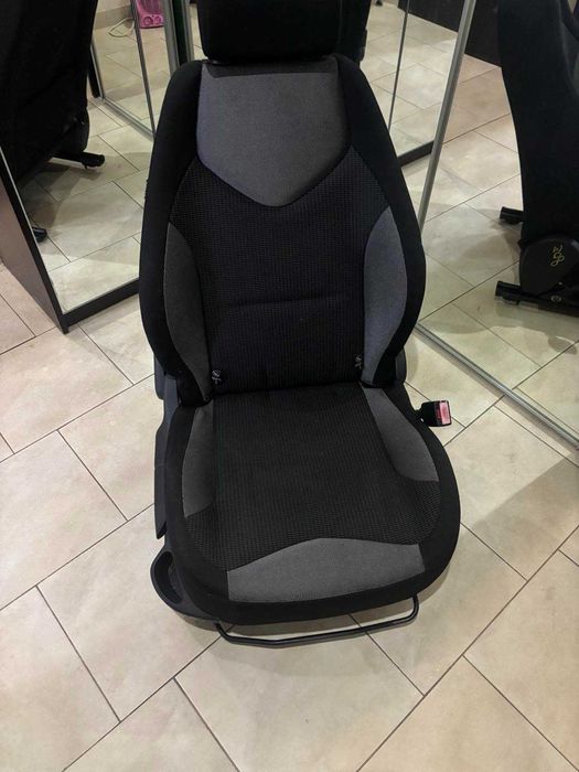 Сидіння переднє праве Peugeot 308 аірбег (пасажирське) 2008-2013рік