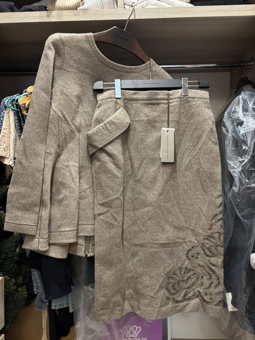 Продам женский костюм ermanno scervino