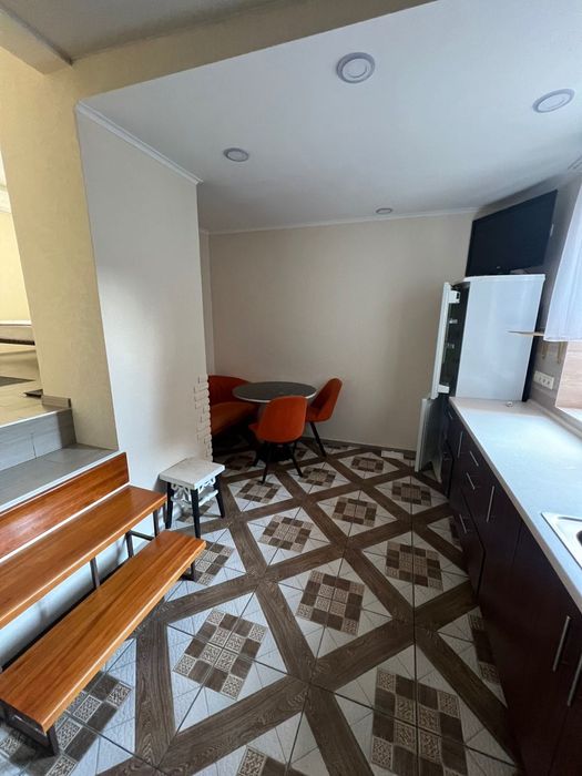 Аренда 3к дом центр города. Вверх Артёма