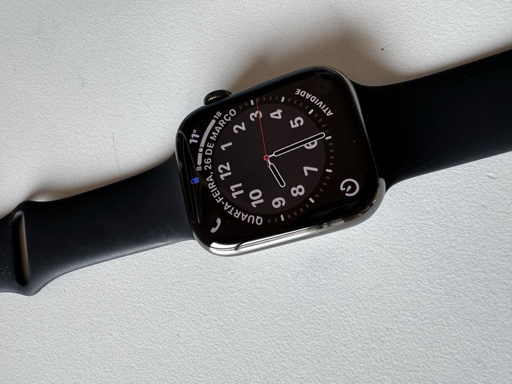 Apple watch series 8 aço inox com ecrã em safira