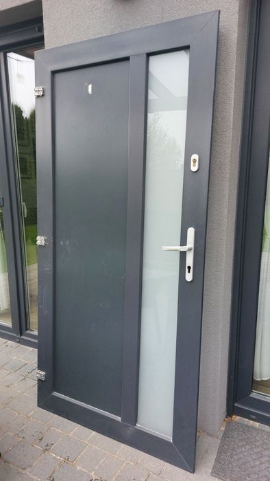 Drzwi zewnętrzne po demontażu