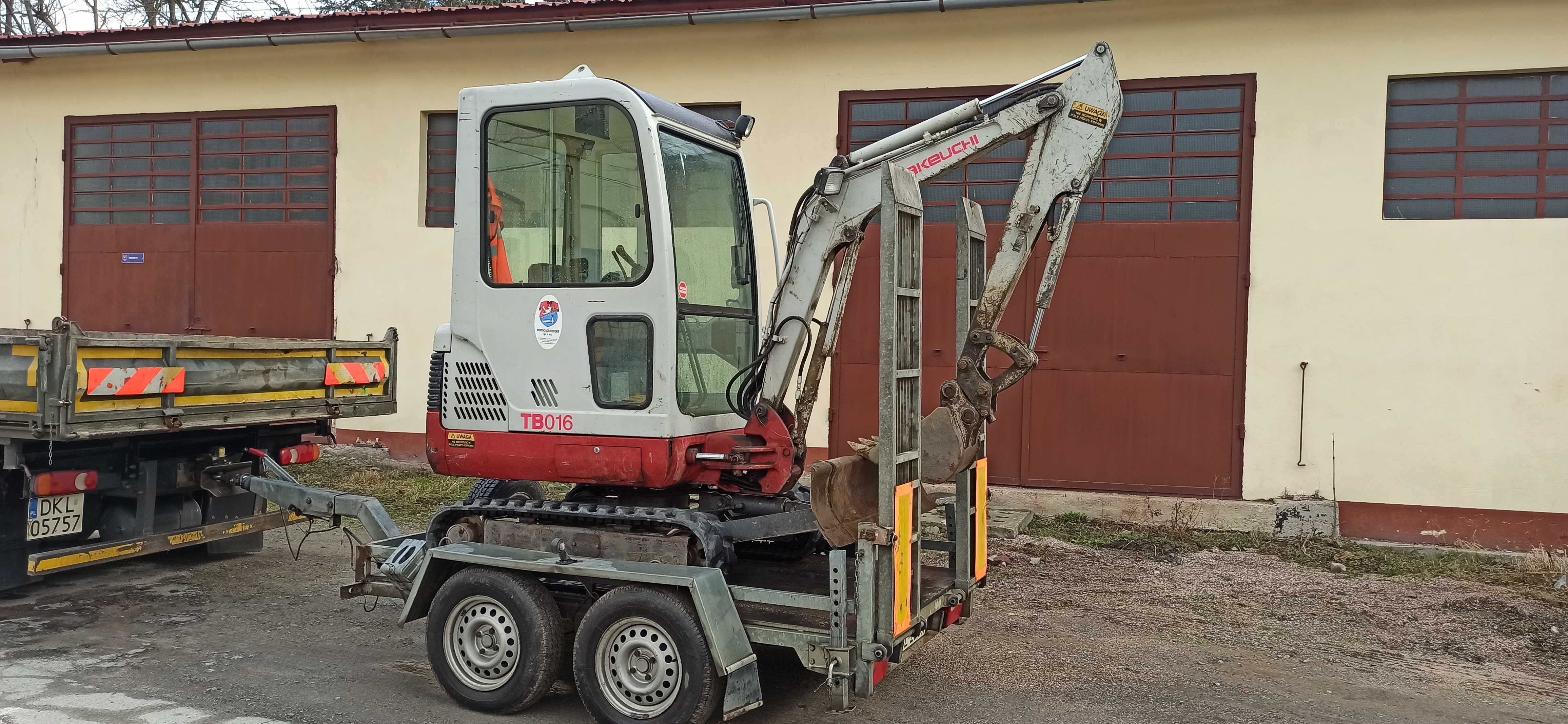 minikoparka Takeuchi  TB016  z lawetą