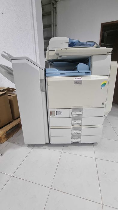 Impressora Multi-funções Grande Capacidade Ricoh MP C2500