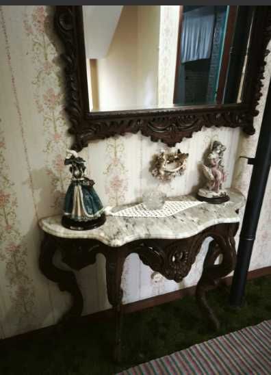 Móvel e espelho de ótima qualidade