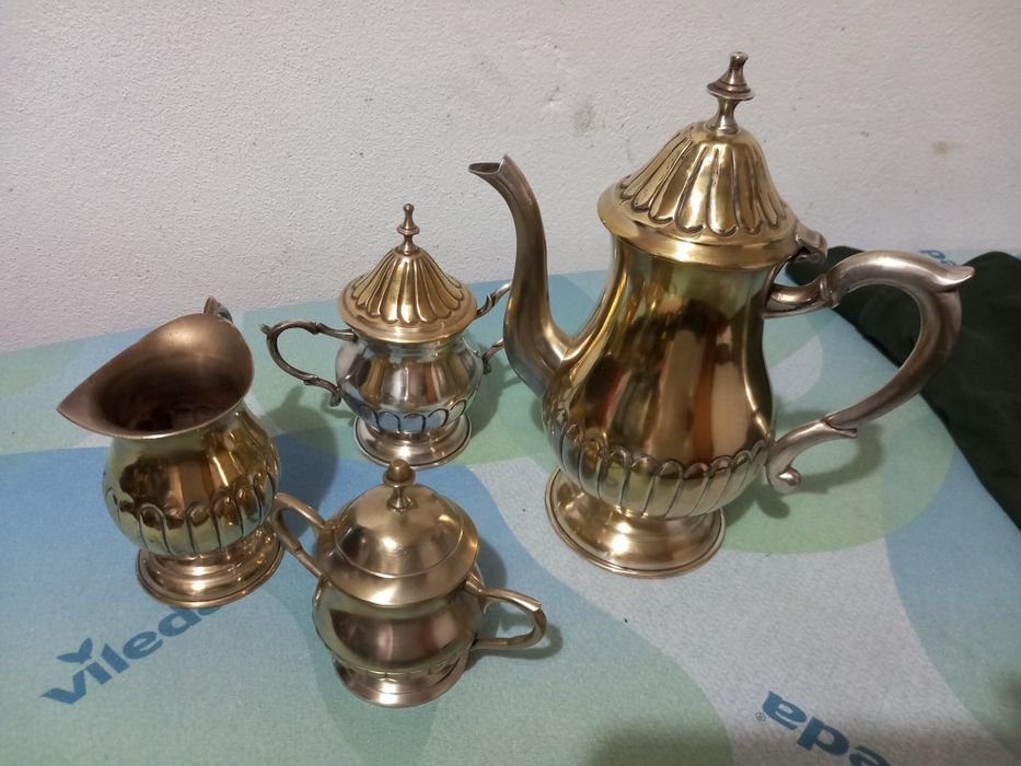 Comjunto de peças  decorativas  antigas em metal