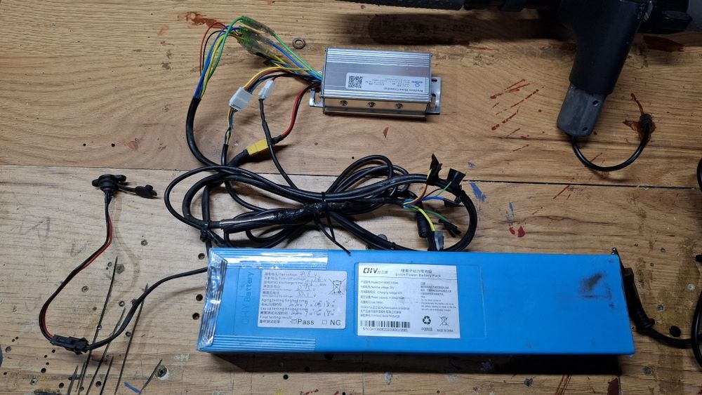 Sprzedam osprzęt do hulajnogi elektrycznej