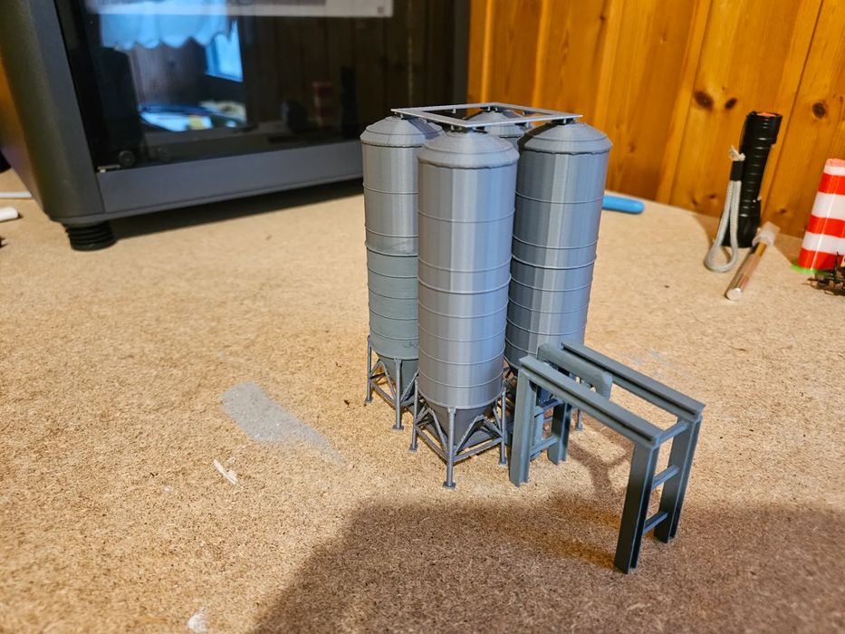 Silos Industriais de 4 vias com Estrutura