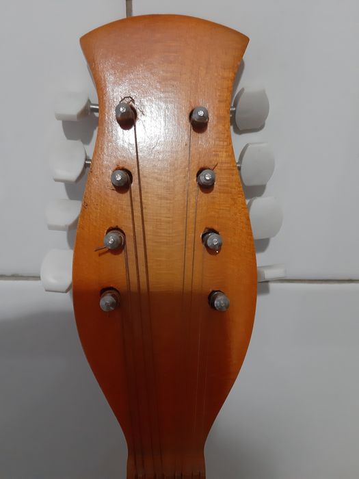 Продам мандолину 8-ми струнную