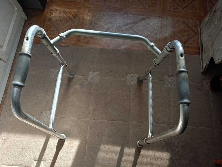 Ходунки для пожилых людей