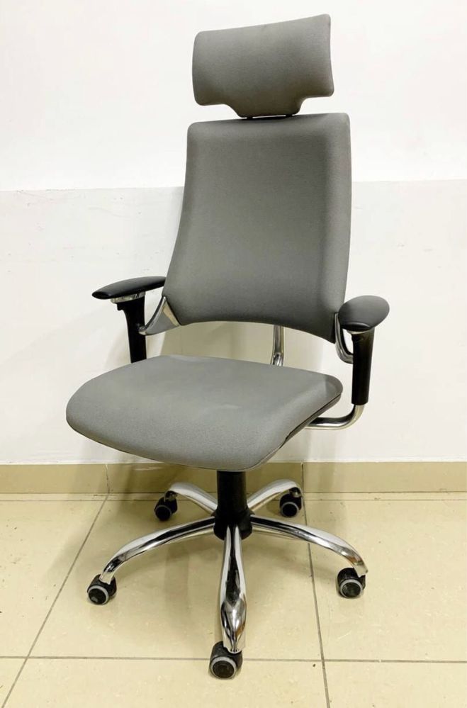 РОЗПРОДАЖ стільці крісла керівника офісні меблі