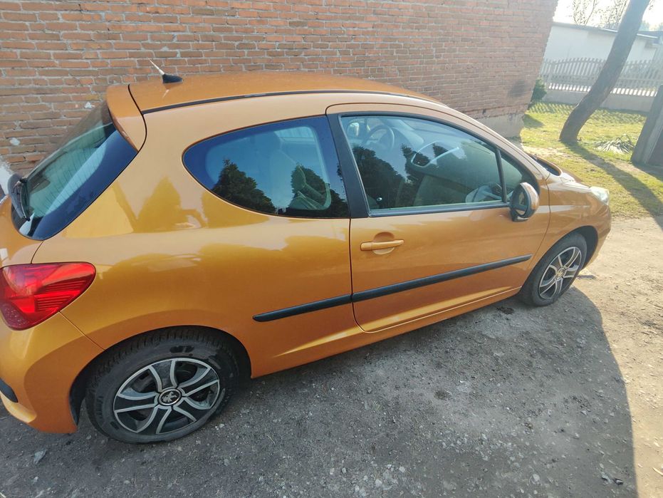 **Zadbany Peugeot 207**