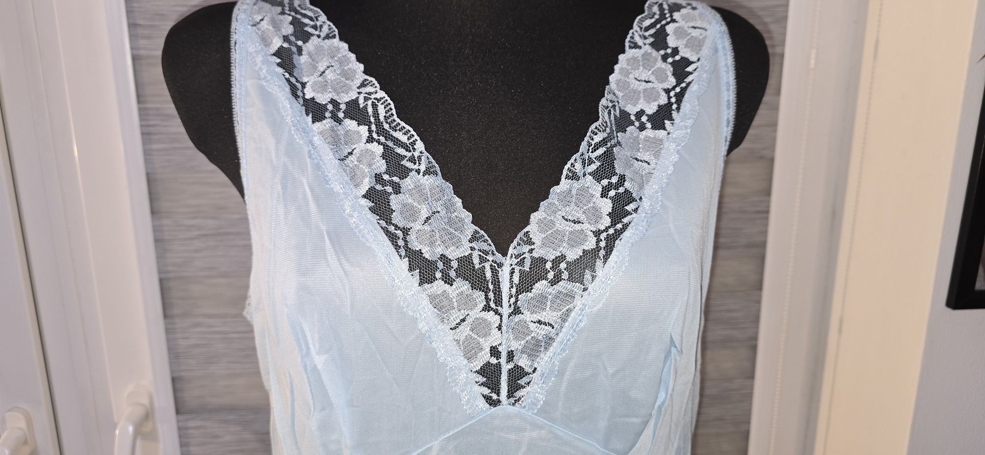 Elegancka Jasnobłękitna Halka Na Szerokich Ramiączkach Roz. 5XL/50/22