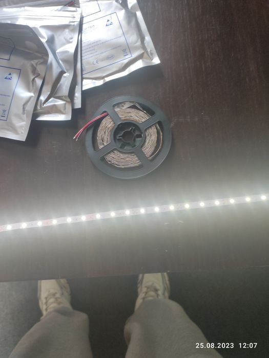 Світлодіодна стрічка. Ціна за 5м. 12V, SMD 2835. Біле світло 6000К.