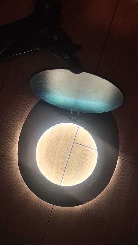 Lampa kosmetyczna LED z lupa