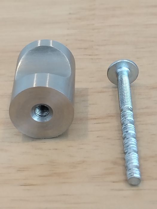 Puxadores em aço inox para armário como novos com respetivos parafusos