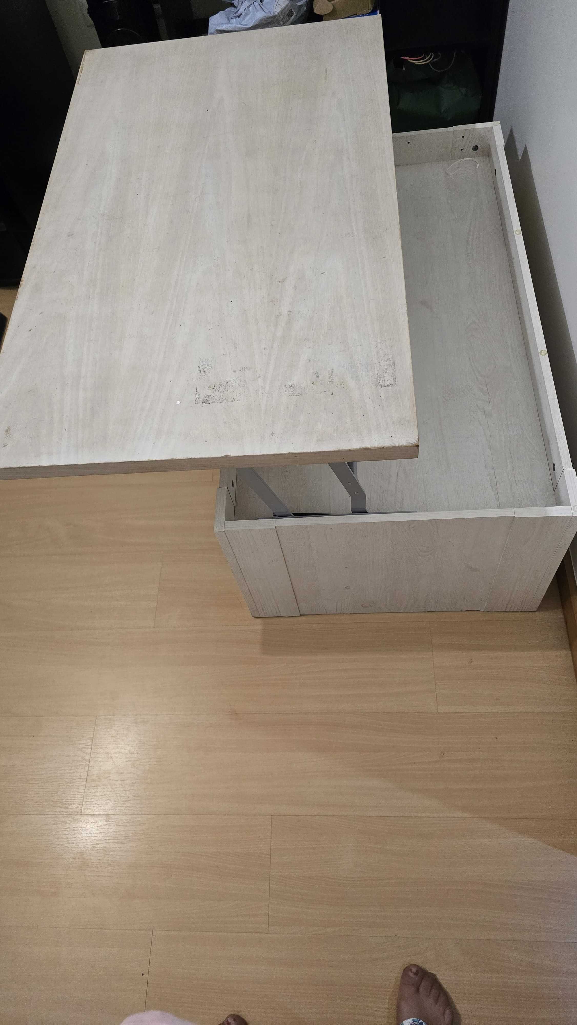 Mesa centro elevatória e com arrumos