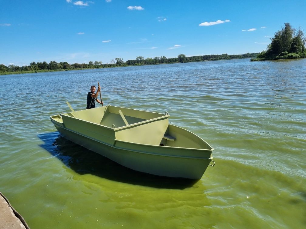 Łódź paszowa / karpiowa / samowyładowcza 2200kg