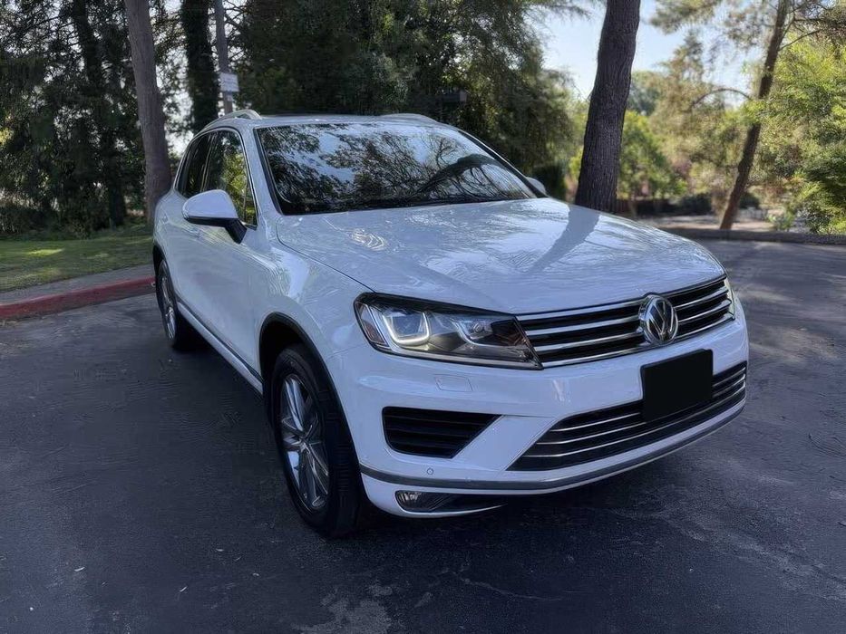 Volkswagen Touareg VR6 Sport with Tech      2015