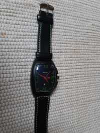 Zegarek męski prostokątny Gucci na czarnym skórzanym pasku cena 299 zł