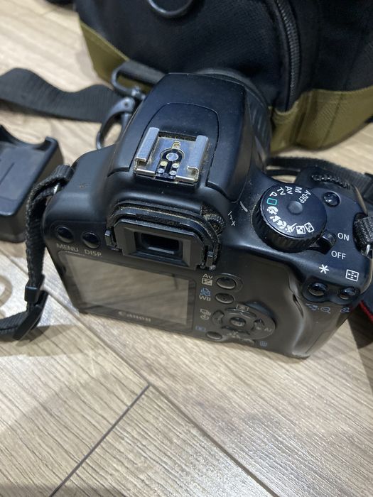 Aparat fotograficzny lustrzanka canon 1000D z pokrowcem torba