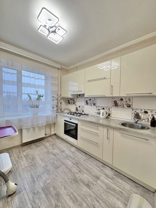 Продам КРУТЕЗНУ 2-кімнатну квартиру