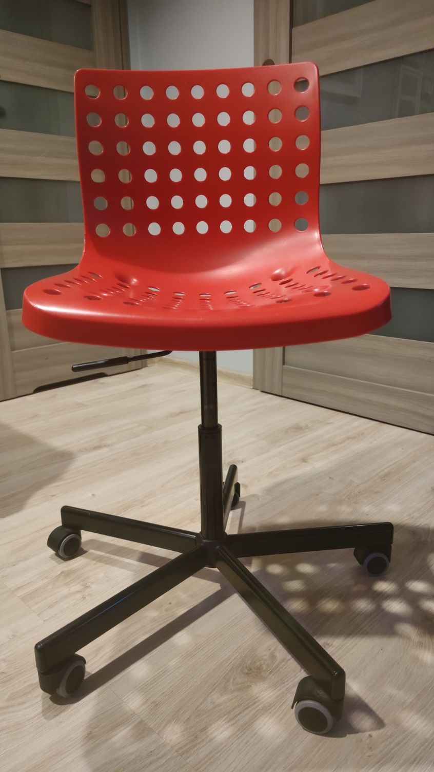 Fotel biurowy IKEA SKÅLBERG dla dziecka
Mogę sprzedać razem z biurkiem