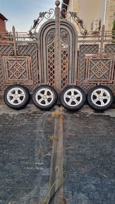 Комплект зимней Bridgestone и диски Eta Beta  235/60 R18 разболтовка 5