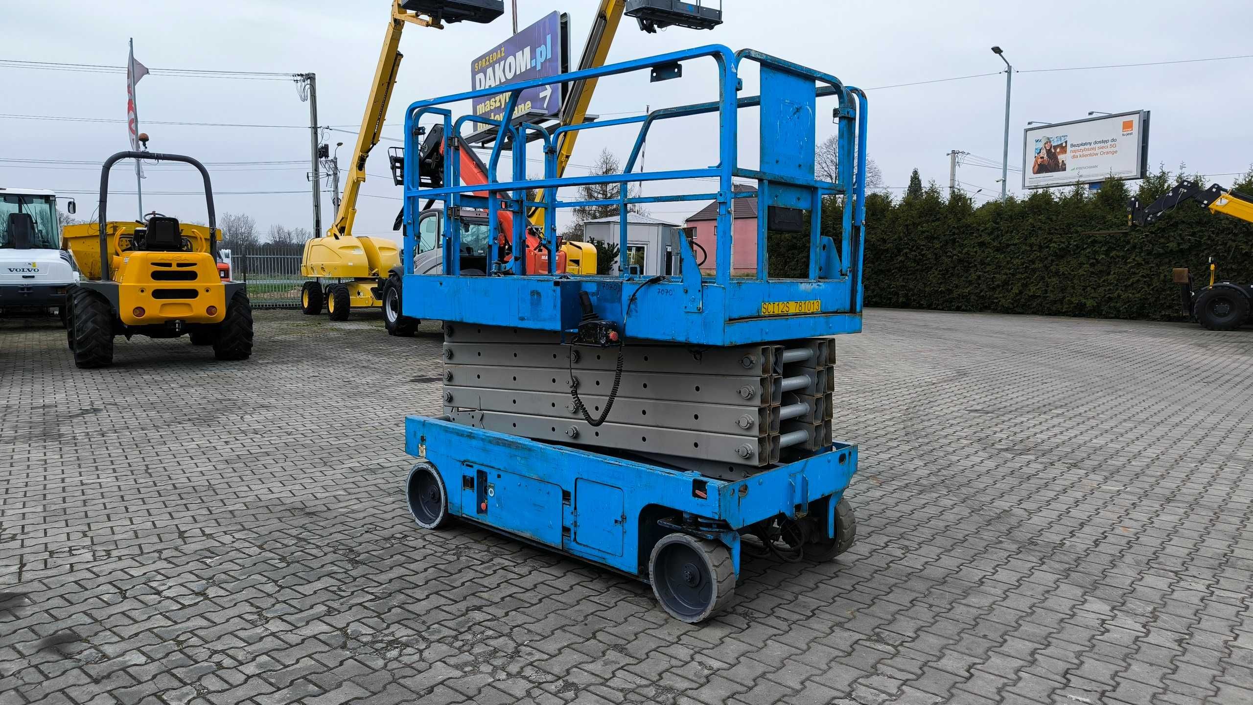Elektryczny podnośnik nożycowy GENIE GS 3246 rok 2008 cena 20500 netto