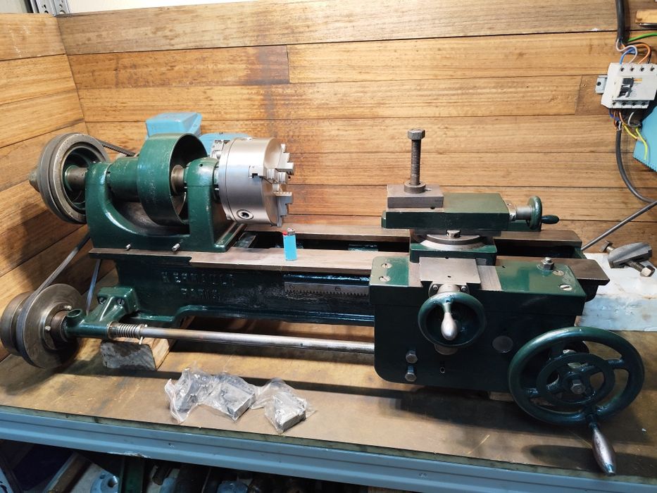 Vendo torno mecânico usado H Ernault barato.