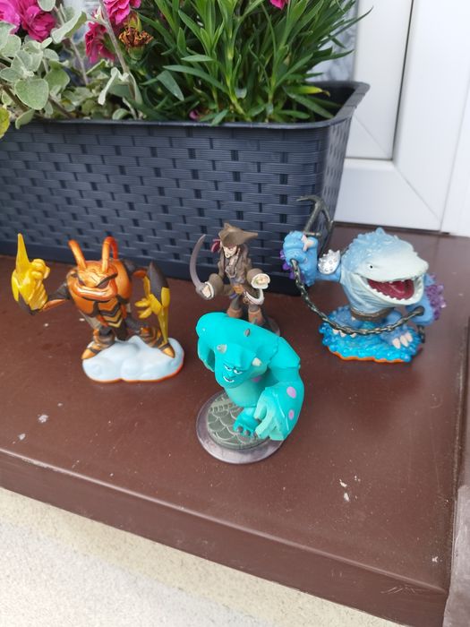 Figurki z bajek sprzedam