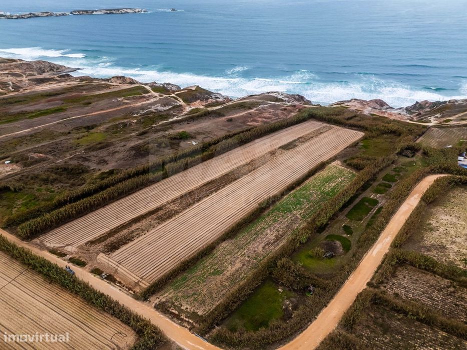 Terreno rústico com 5.600 m², localizado em Ferrel