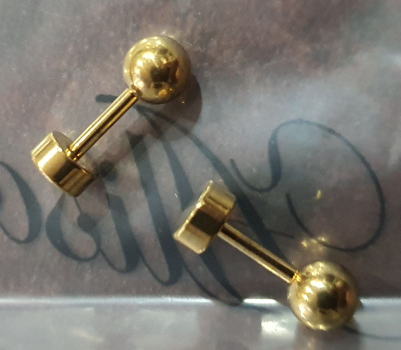 стильні сережки-гвоздики (пусети)