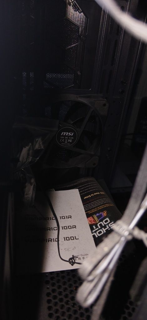PC MSI Mag Vampiric 100R – COMO NOVO, SEM USO