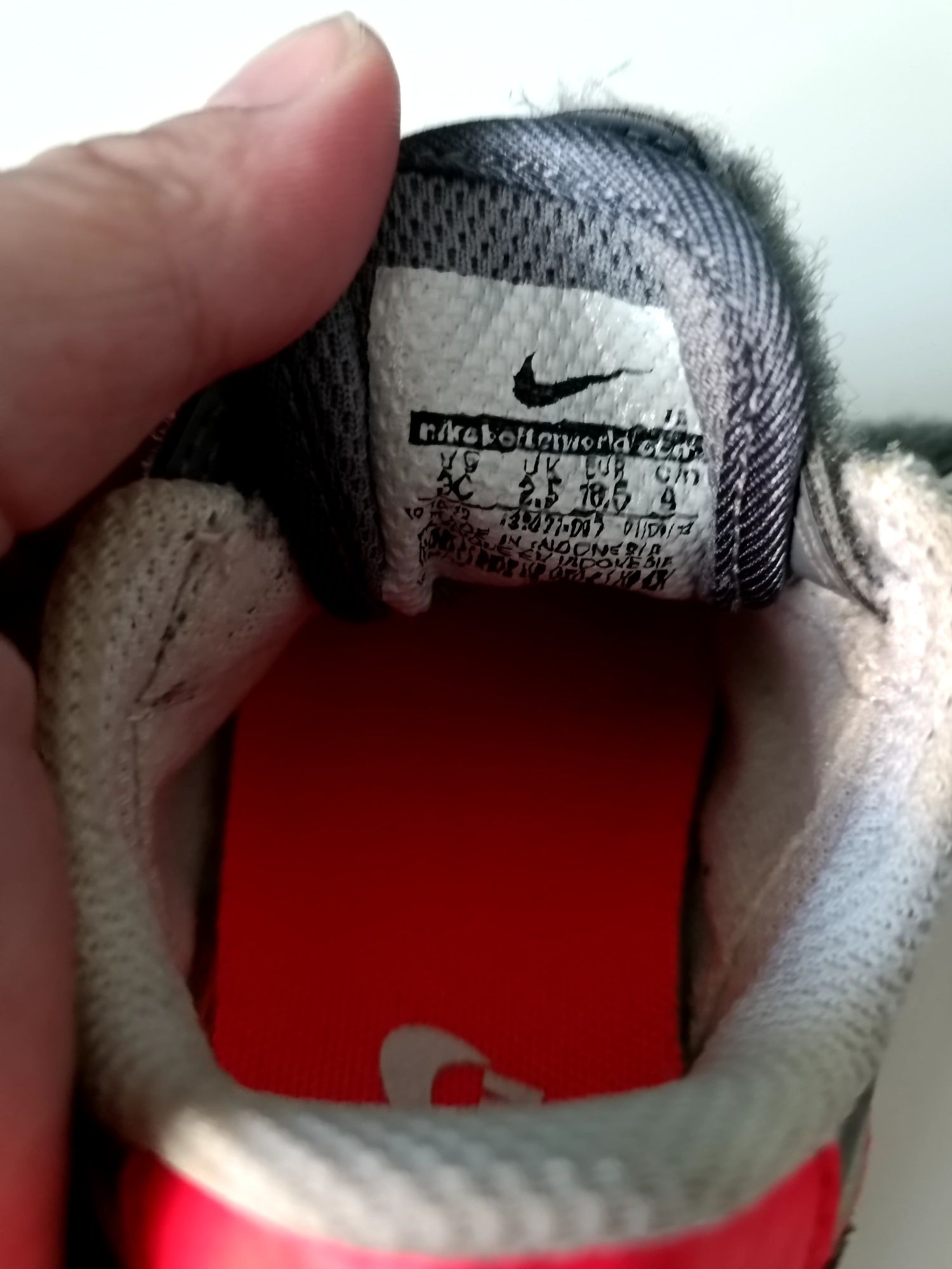 Adidasy Nike 18.5