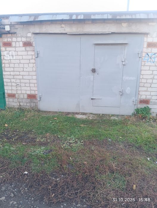 Продам цегляний гараж в гбк 18(район центра зайнятості).