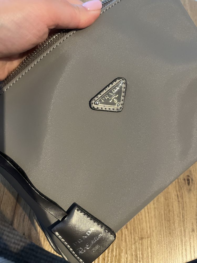 Prada Re Edition 2005 torebka torebeczka listonoszka