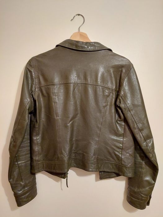 Casaco em pele verde tropa