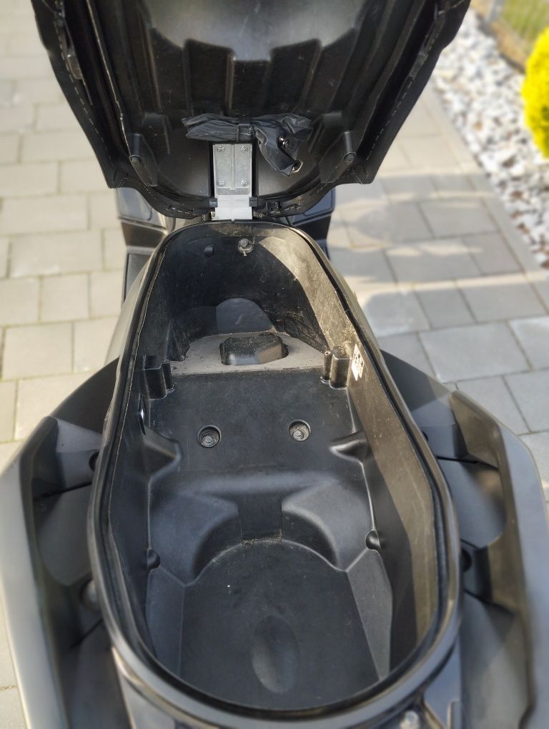 Yamaha x max 300 na kat a2 2017 ABS ESP keyless transport pod dom
